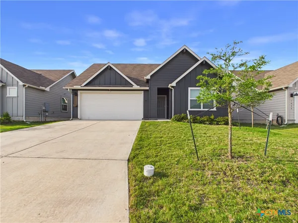 $2,200 | 1012 Betsy Drive, Seguin, TX 78155