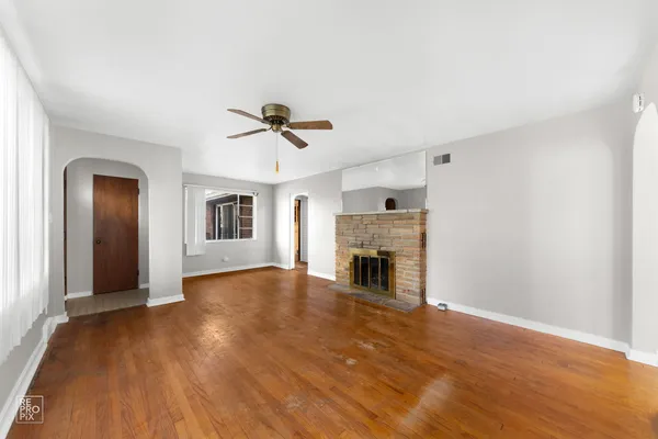 $2,250 | 32857 North Alleghany Road, Unit W, Grayslake, IL 60030