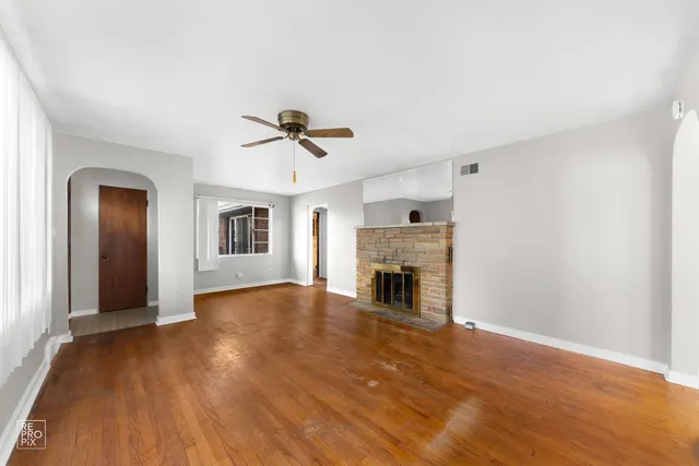 $2,350 | 32857 North Alleghany Road, Unit W, Grayslake, IL 60030