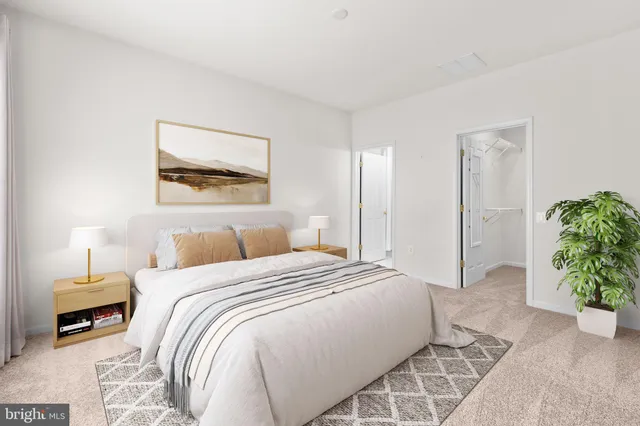 an empty room with mirror in it