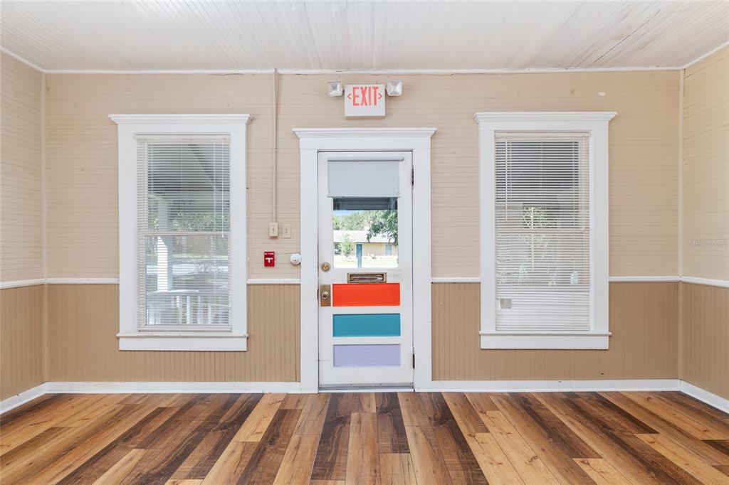 5610 Avenue G McIntosh, FL 32664 - Photo 18 of 64 a view of an front door