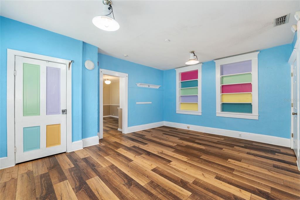 5610 Avenue G McIntosh, FL 32664 - Photo 27 of 64 a bedroom with a bed and a window