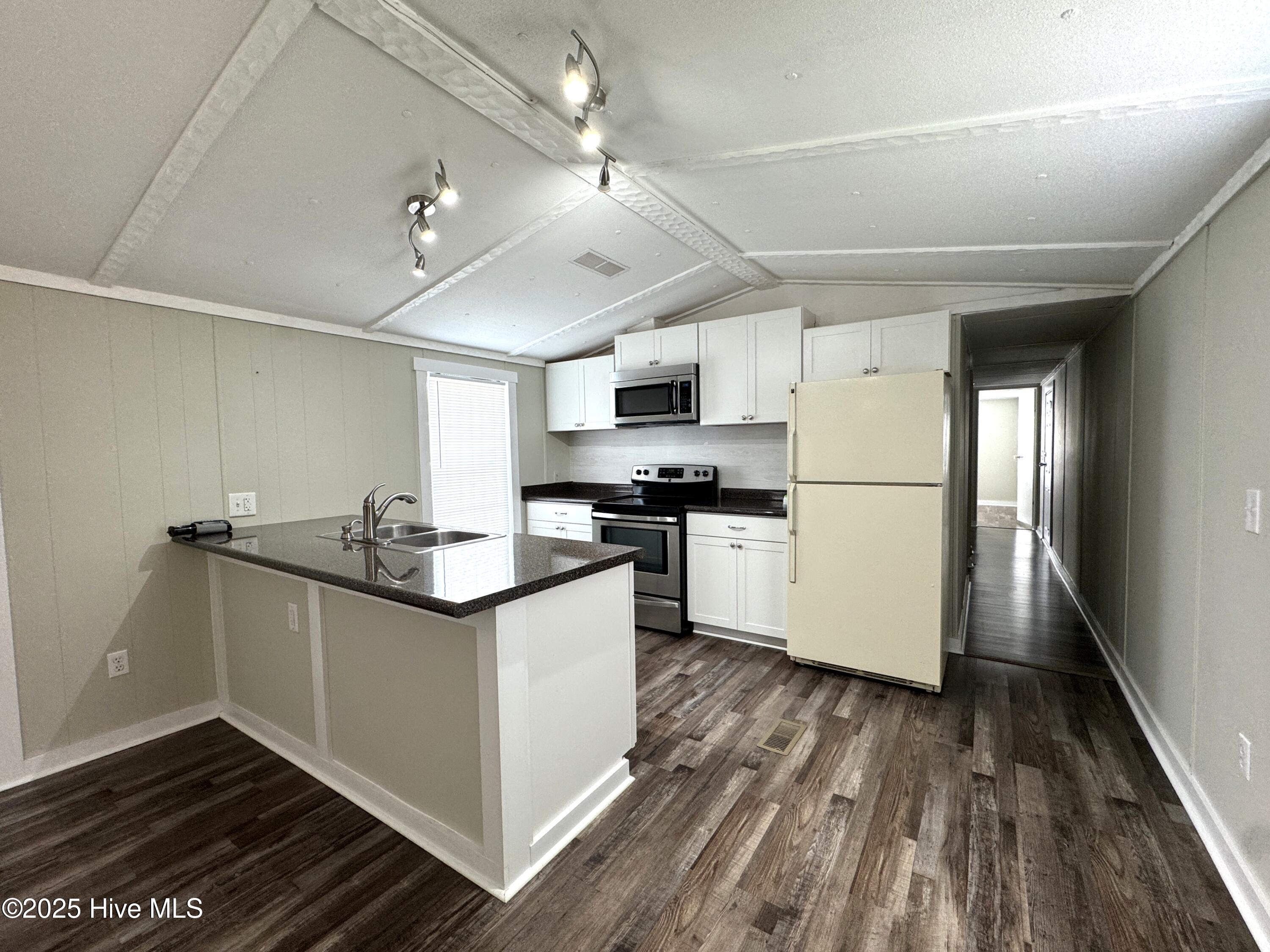 171 Johnny Parker Road, Unit 2 Jacksonville, NC 28540 - Photo 3 of 12 20251122_155624569_iOS