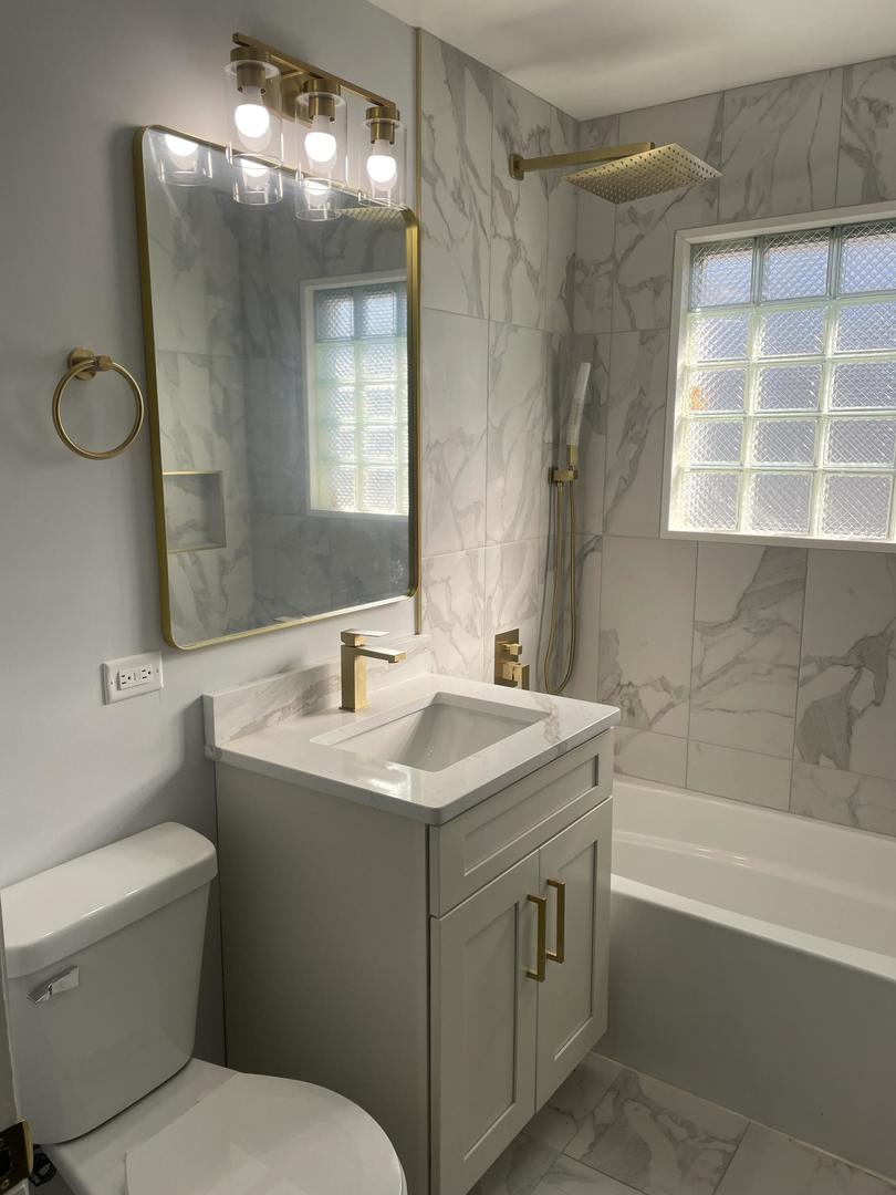 18452 Oakwood Avenue Lansing, IL 60438 - Photo 8 of 21 a bathroom with a sink toilet and shower