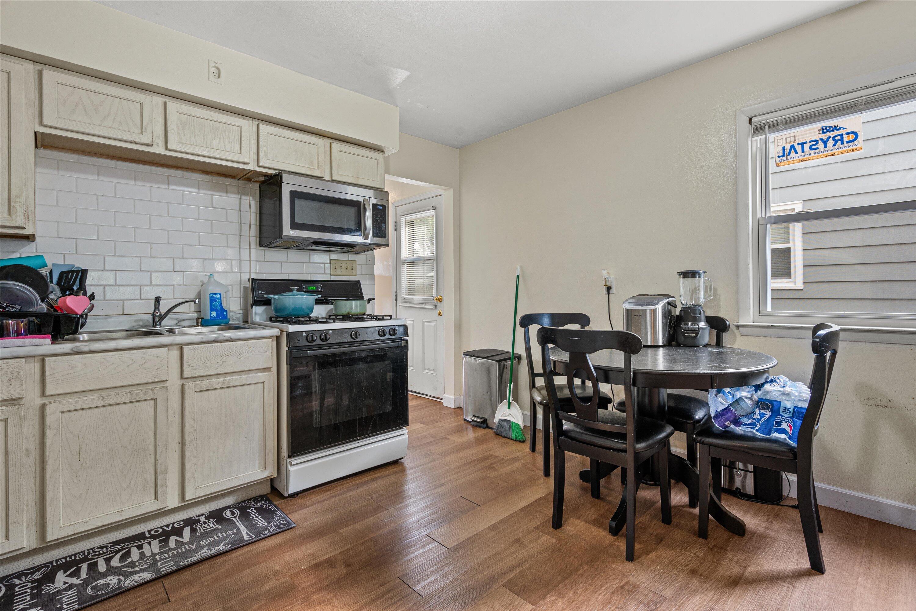 4480 North 83rd Street Milwaukee, WI 53218 - Photo 10 of 37 09-DSC02987