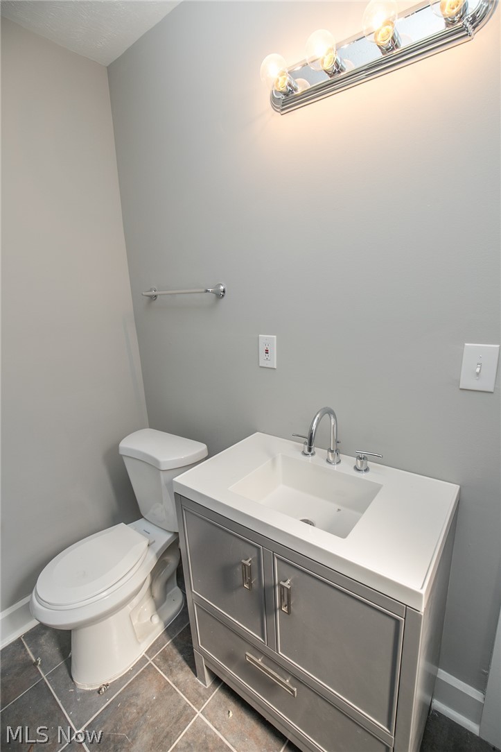 3857 Montevista Road Cleveland, OH 44121 - Photo 25 of 35