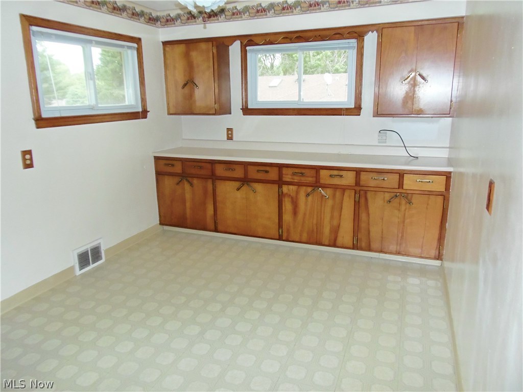 565 Center Road New Franklin, OH 44319 - Photo 7 of 20