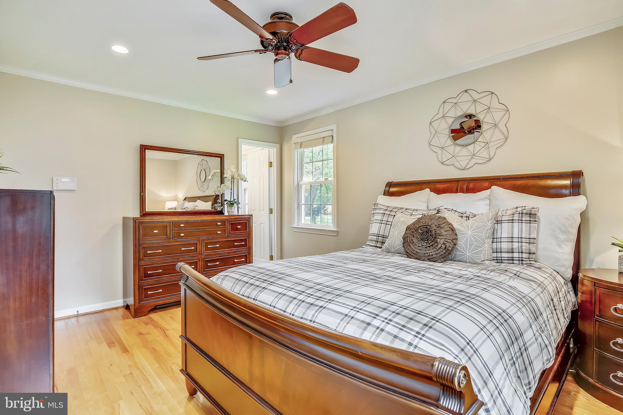 8844 Stark Road Annandale, VA 22003 - Photo 15 of 57 Melt away the stress of the day in this Master!