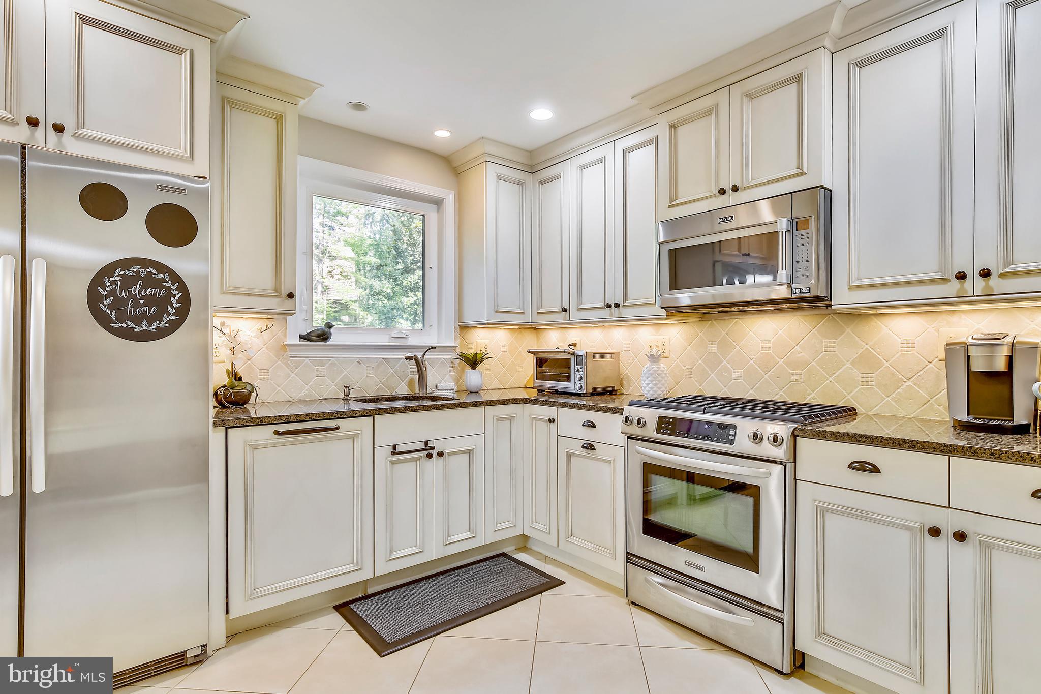 Upgraded Cabinets with Pull-out Drawers!