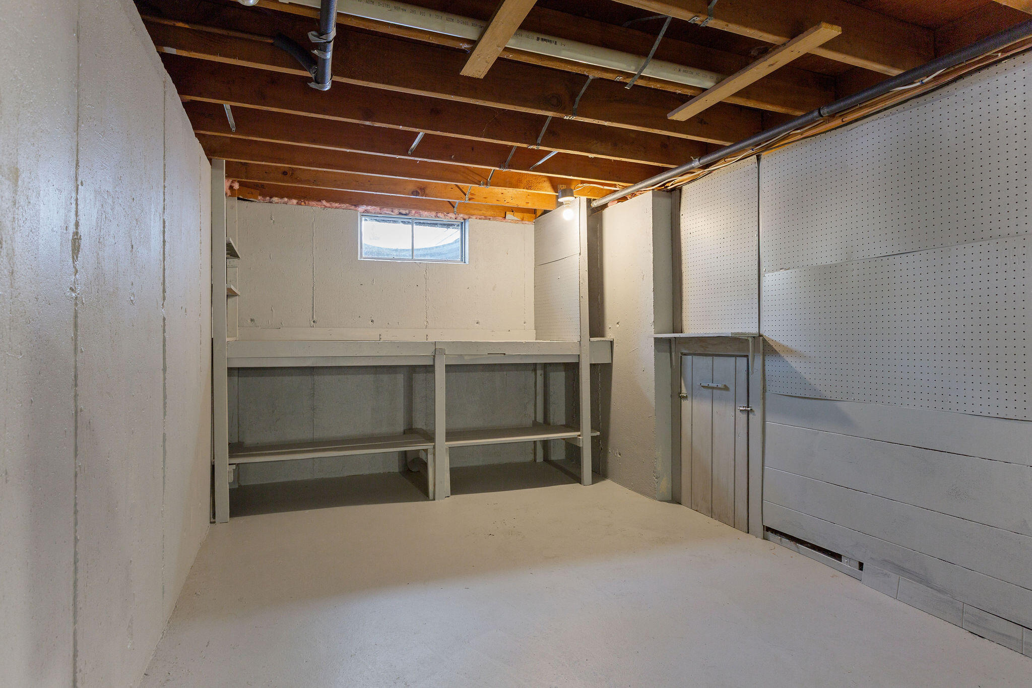 200 Lumbert Mill Road Centerville, MA 02632 - Photo 40 of 63 a view of an empty room with an empty space