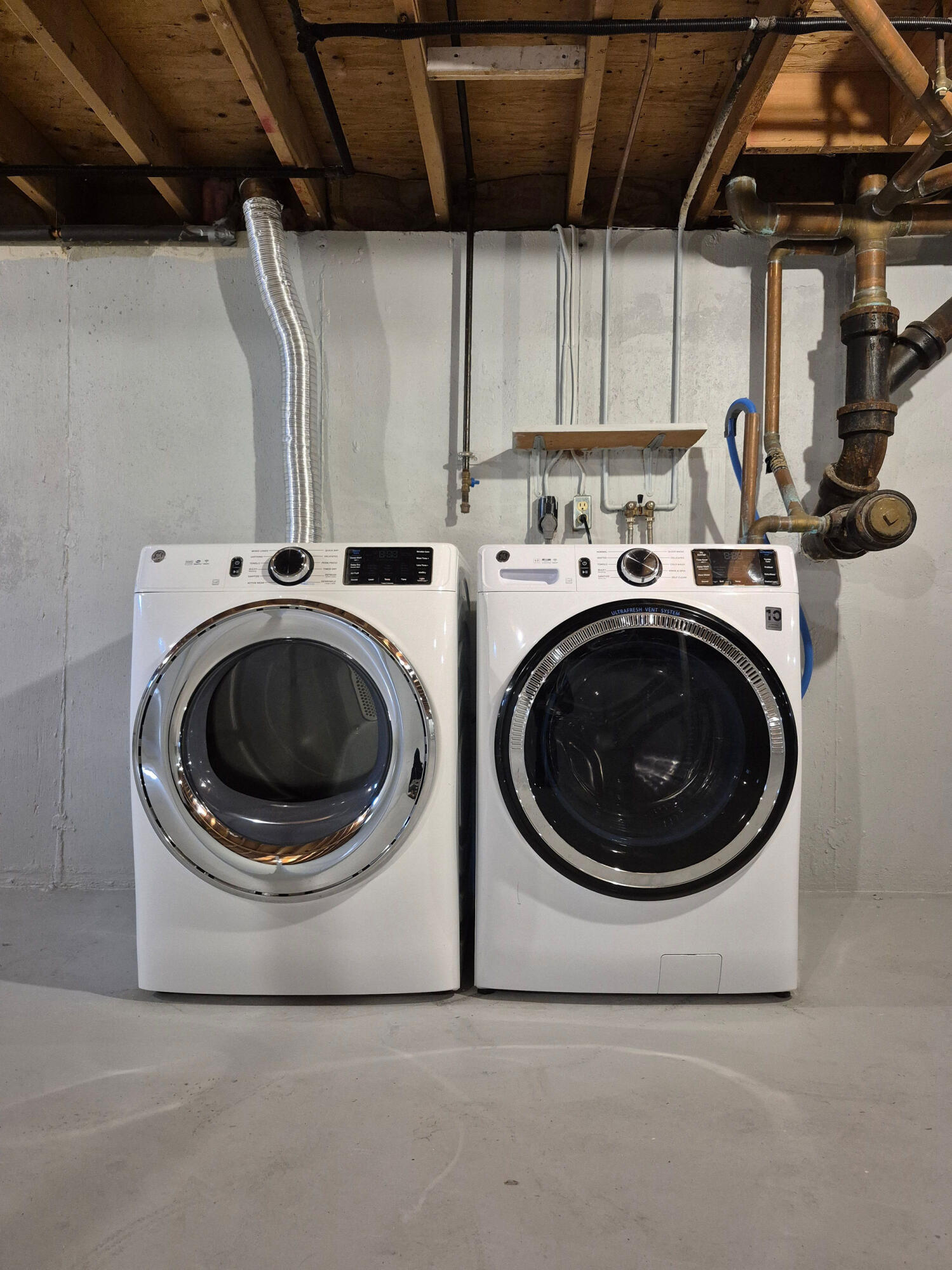 200 Lumbert Mill Road Centerville, MA 02632 - Photo 41 of 63 a utility room with dryer and washer