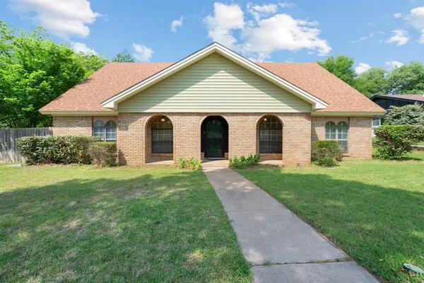 $425,000 | 1602 Wagonwheel Trail, Pantego, TX 76013