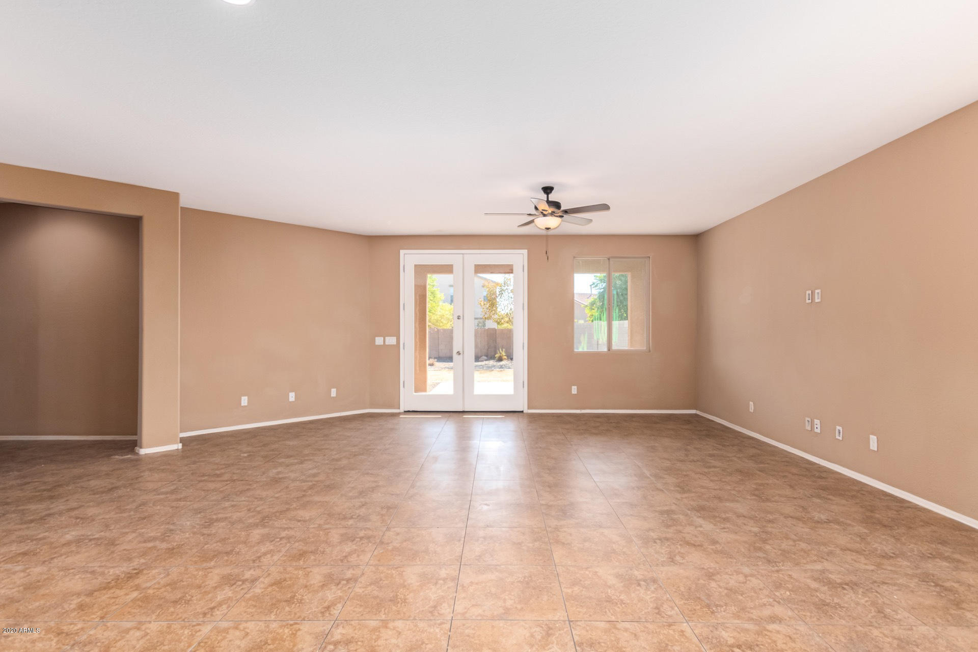 7543 West Darrel Road Laveen, AZ 85339 - Photo 6 of 27 f. Living