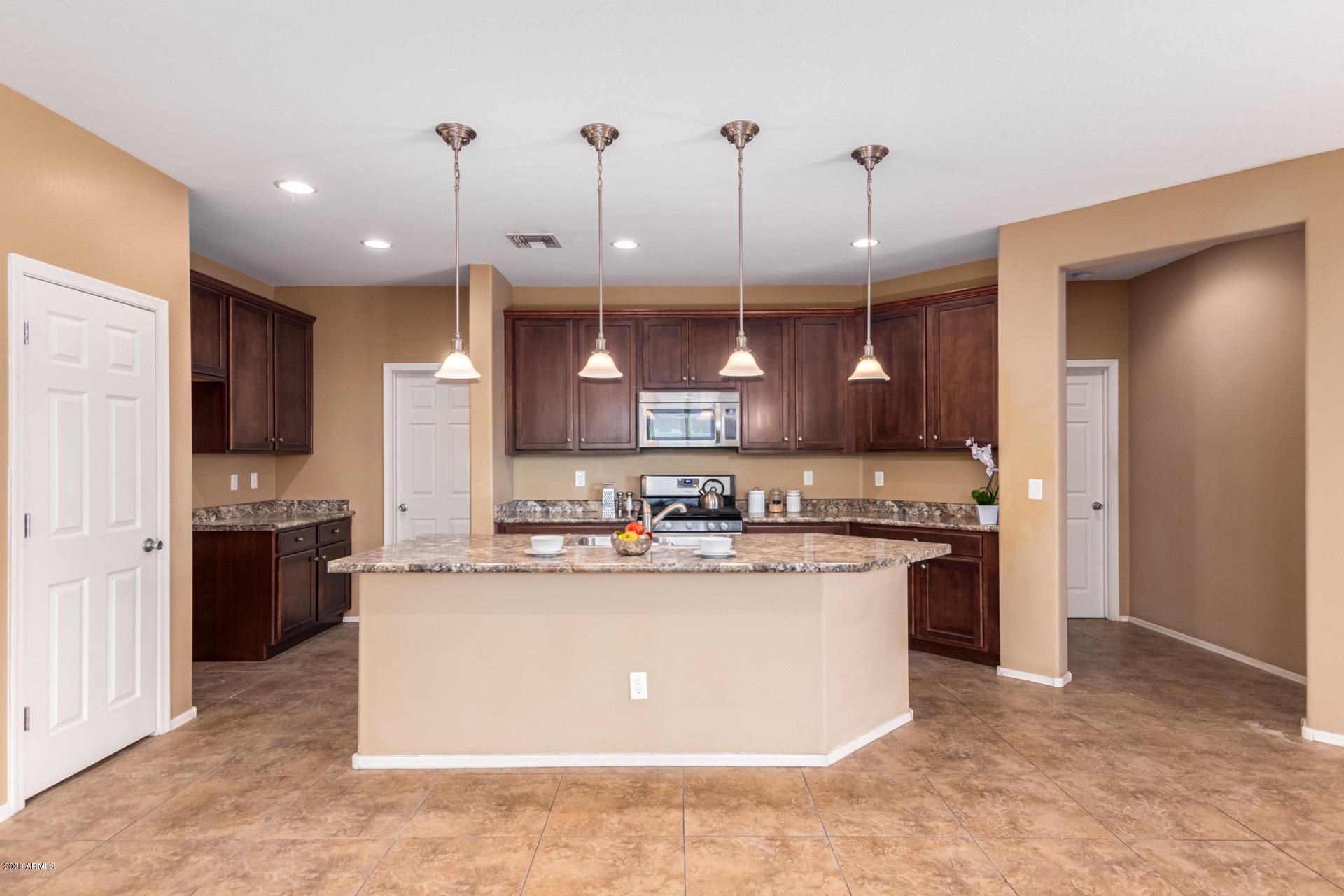 7543 West Darrel Road Laveen, AZ 85339 - Photo 8 of 27 h. Kitchen