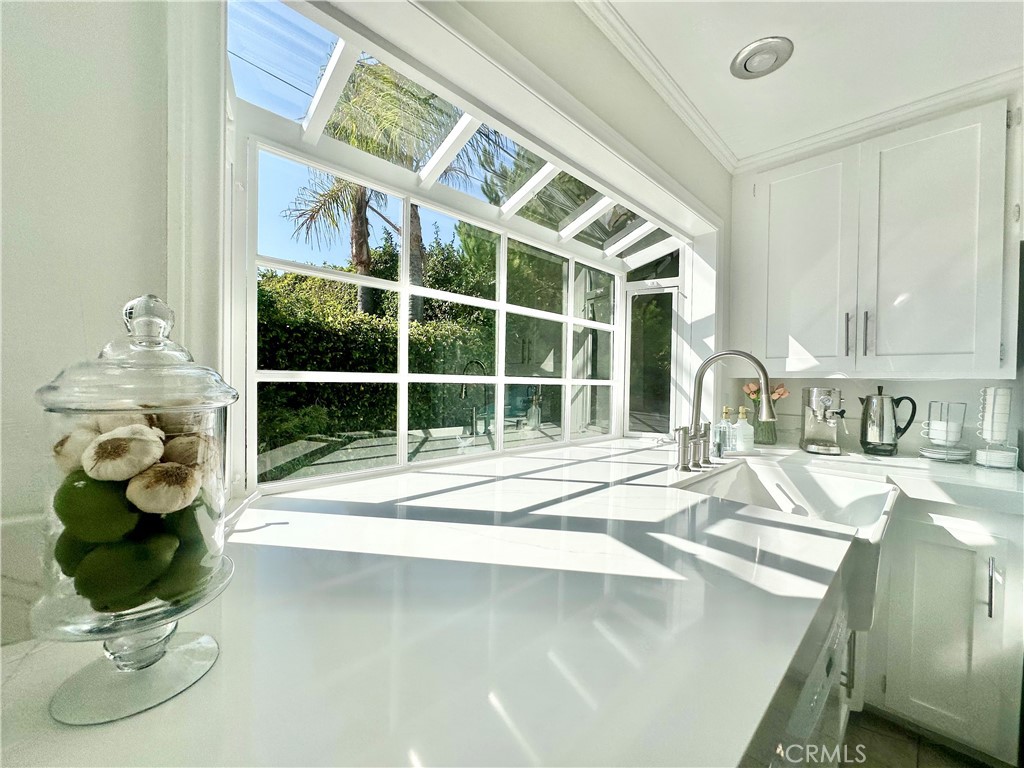 26261 Veva Way Calabasas, CA 91302 - Photo 4 of 40