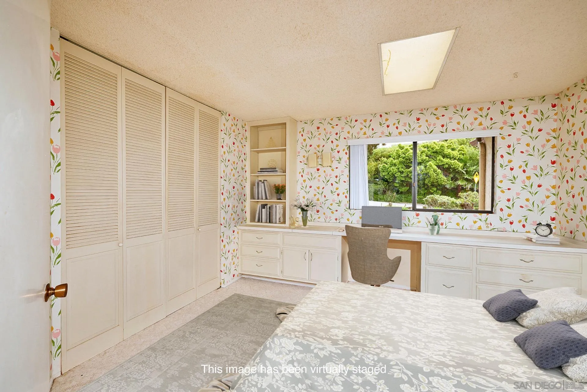 7774 Via Capri La Jolla, CA 92037 - Photo 19 of 45 a bathroom with a tub sink and window