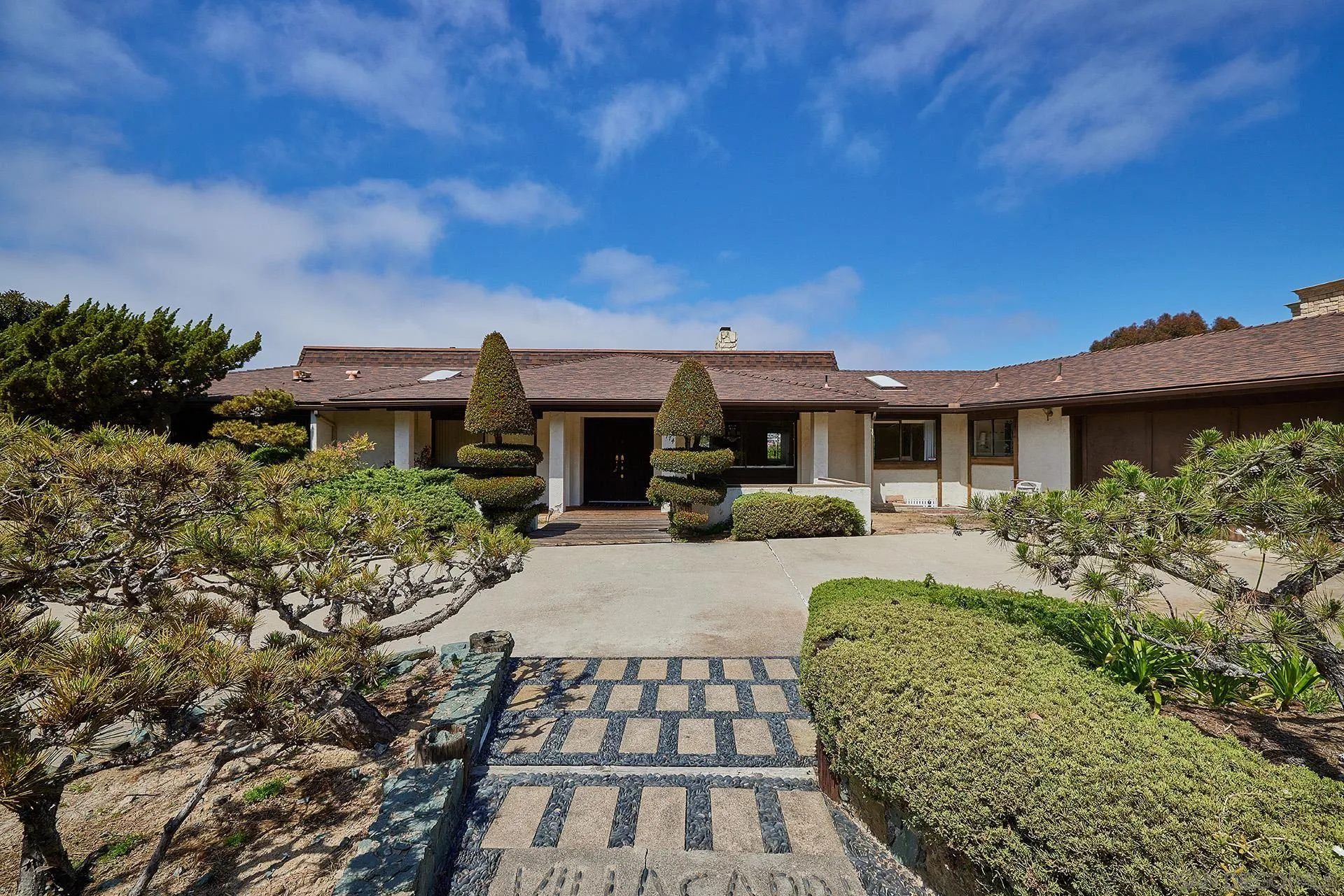 7774 Via Capri La Jolla, CA 92037 - Photo 28 of 45 a front view of a house with a yard