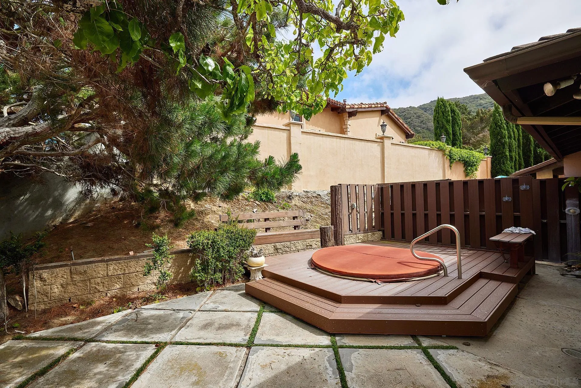 7774 Via Capri La Jolla, CA 92037 - Photo 43 of 45 a backyard of a house with table and chairs