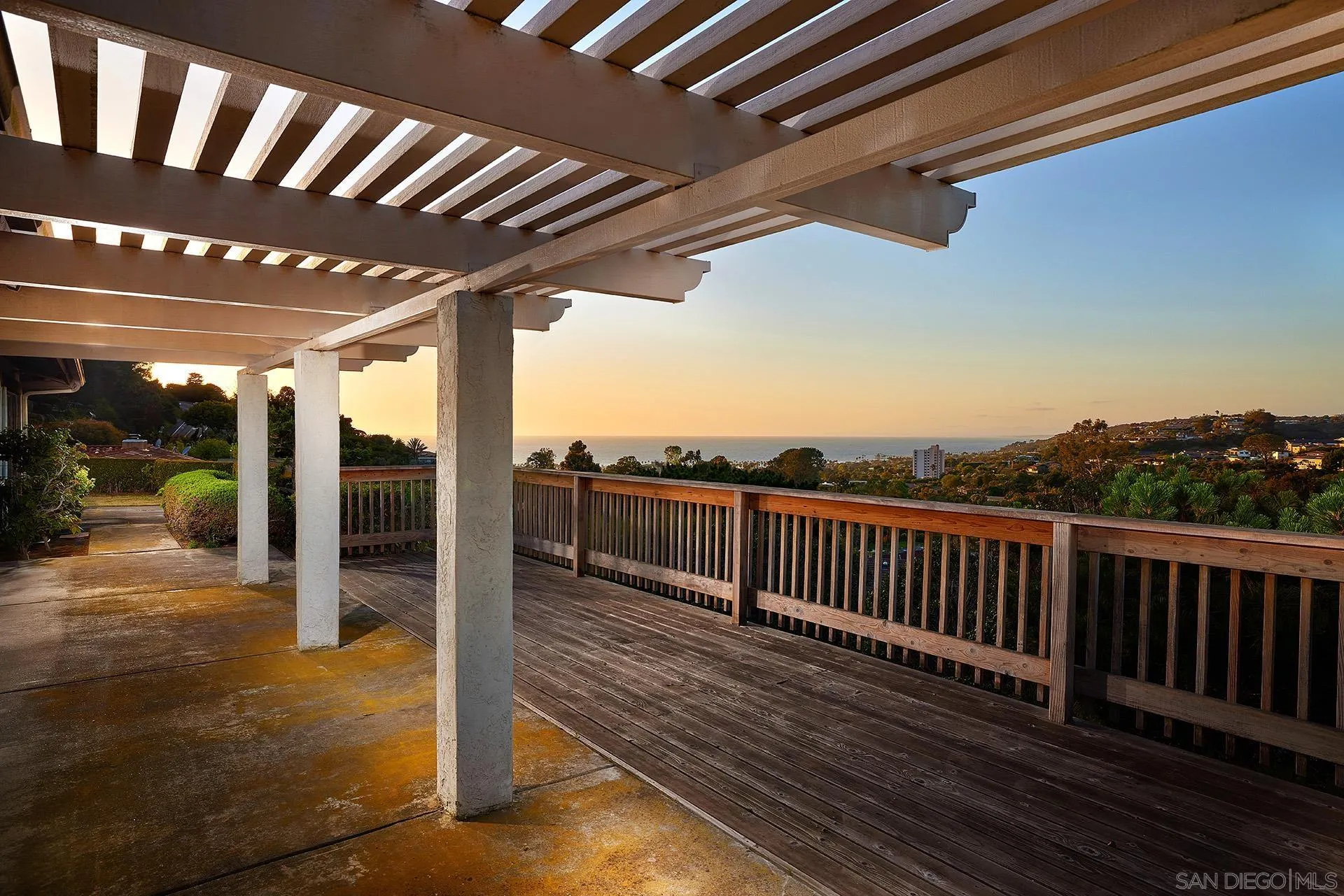 7774 Via Capri La Jolla, CA 92037 - Photo 6 of 45 a view of a roof deck