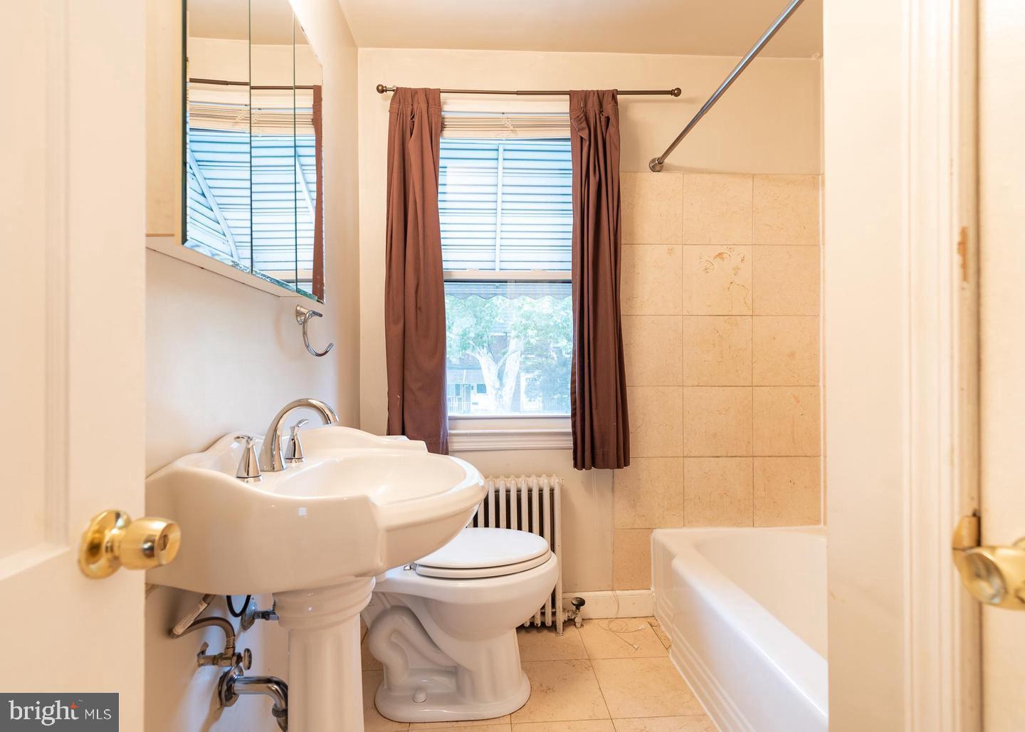 819 Wicklow Road Baltimore, MD 21229 - Photo 14 of 21
