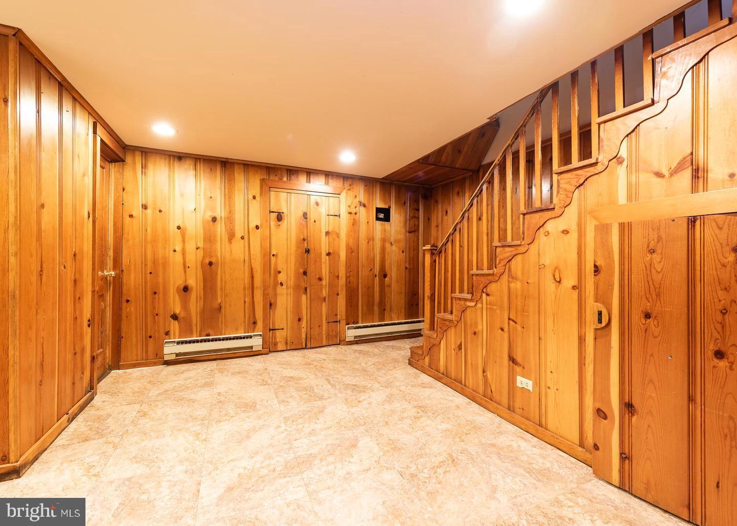 819 Wicklow Road Baltimore, MD 21229 - Photo 18 of 21 Ample room to relax and enjoy
