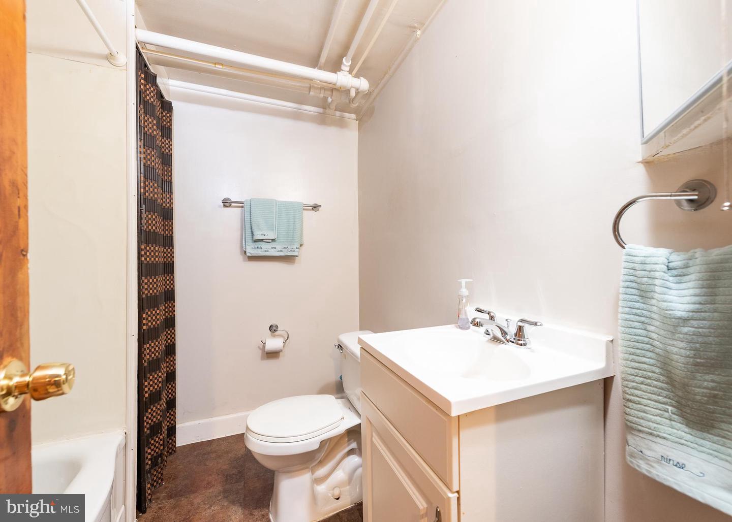 819 Wicklow Road Baltimore, MD 21229 - Photo 19 of 21 Lower Level bathroom
