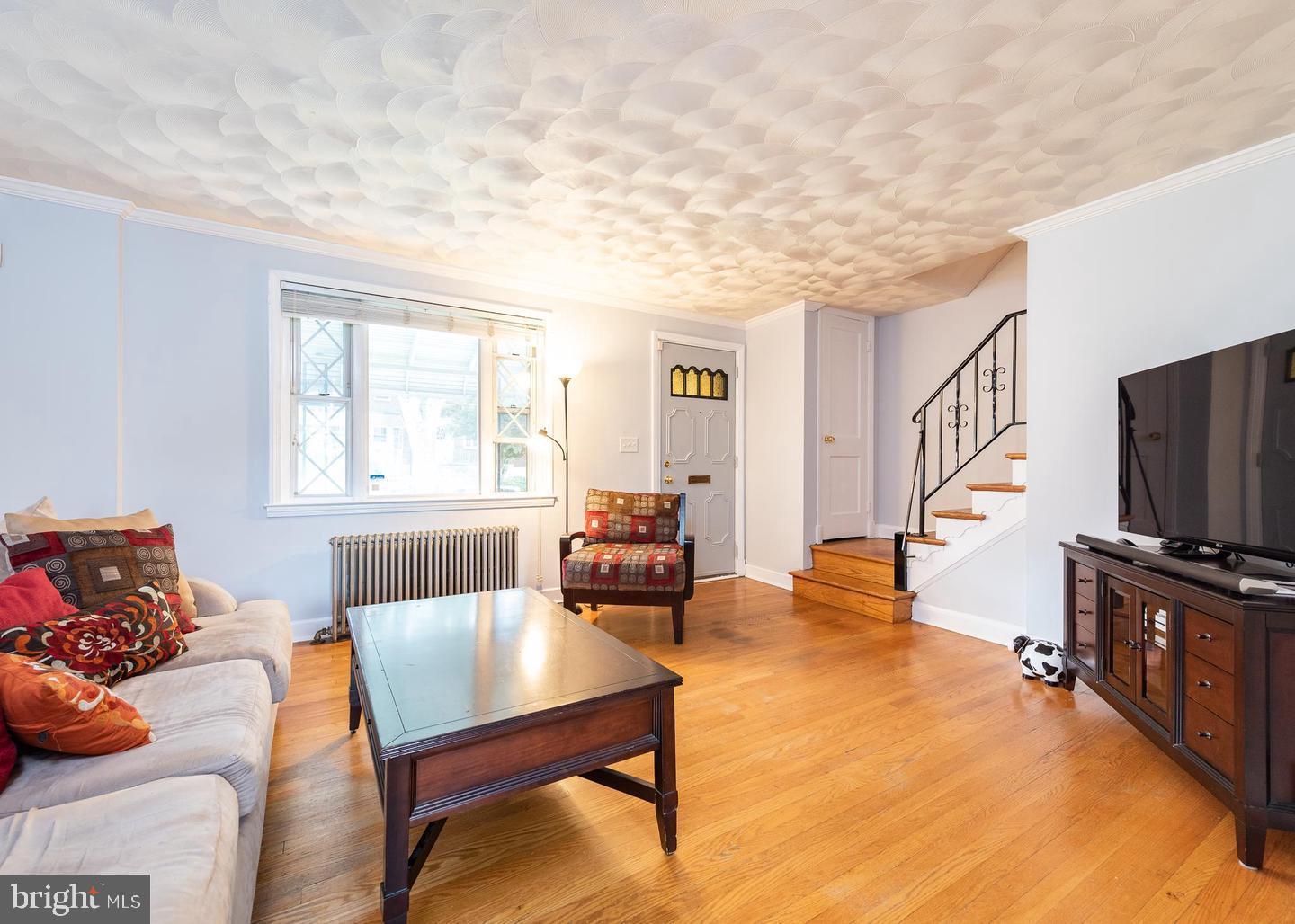 819 Wicklow Road Baltimore, MD 21229 - Photo 3 of 21 Spacious Living Room