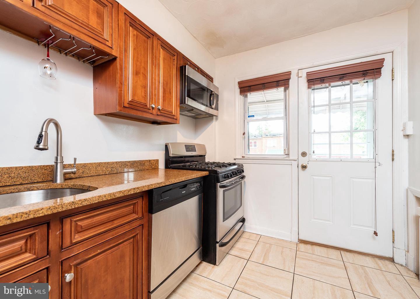 819 Wicklow Road Baltimore, MD 21229 - Photo 9 of 21