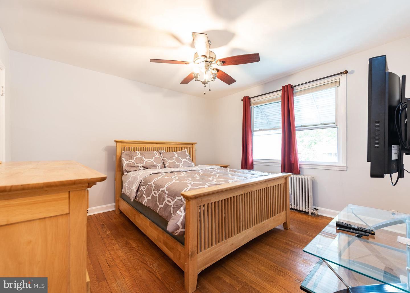 819 Wicklow Road Baltimore, MD 21229 - Photo 10 of 21 Owners Suite