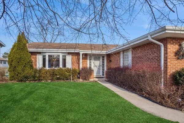 $544,900 | 1820 West Thornwood Lane, Mount Prospect, IL 60056