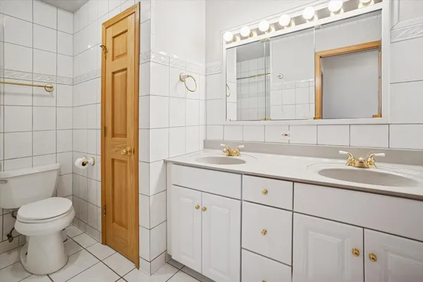 $544,900 | 1820 West Thornwood Lane, Mount Prospect, IL 60056