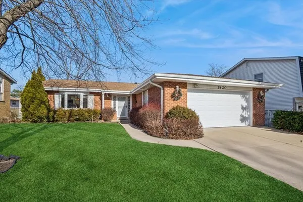 $544,900 | 1820 West Thornwood Lane, Mount Prospect, IL 60056