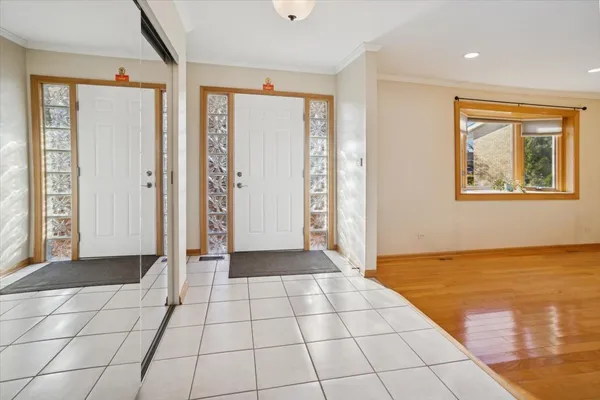 $544,900 | 1820 West Thornwood Lane, Mount Prospect, IL 60056