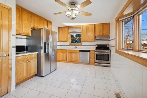 $544,900 | 1820 West Thornwood Lane, Mount Prospect, IL 60056