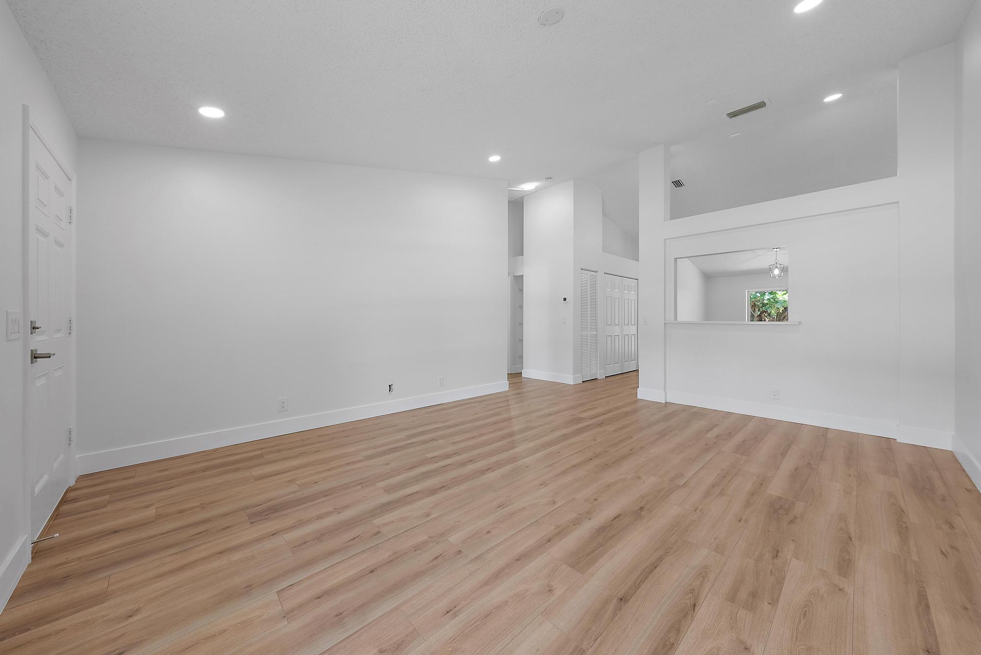 1839 Service Road North Palm Beach, FL 33408 - Photo 4 of 13 Living