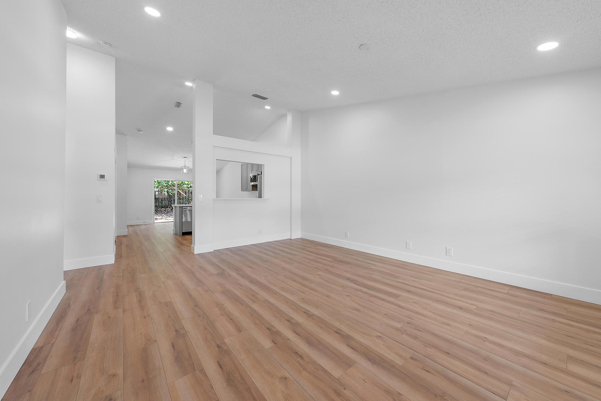 1839 Service Road North Palm Beach, FL 33408 - Photo 5 of 13 Living