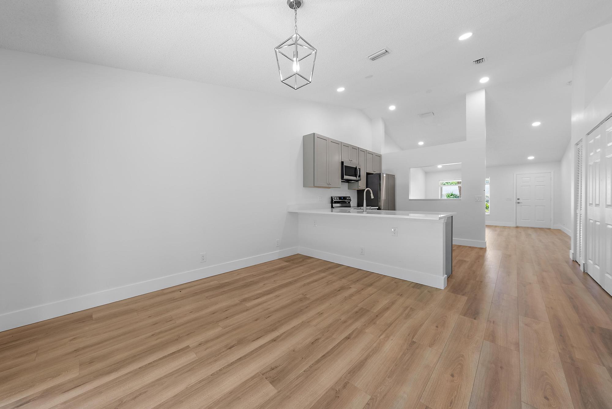 1839 Service Road North Palm Beach, FL 33408 - Photo 6 of 13 Dining/Kitchen