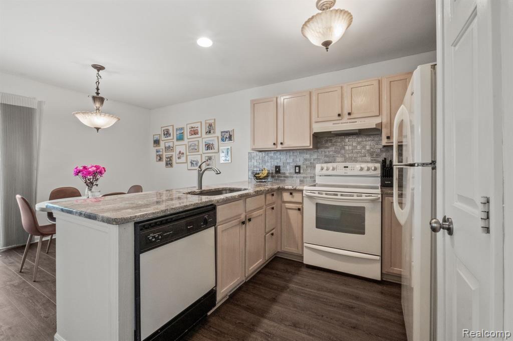 4961 Crooks Road Royal Oak, MI 48073 - Photo 5 of 22
