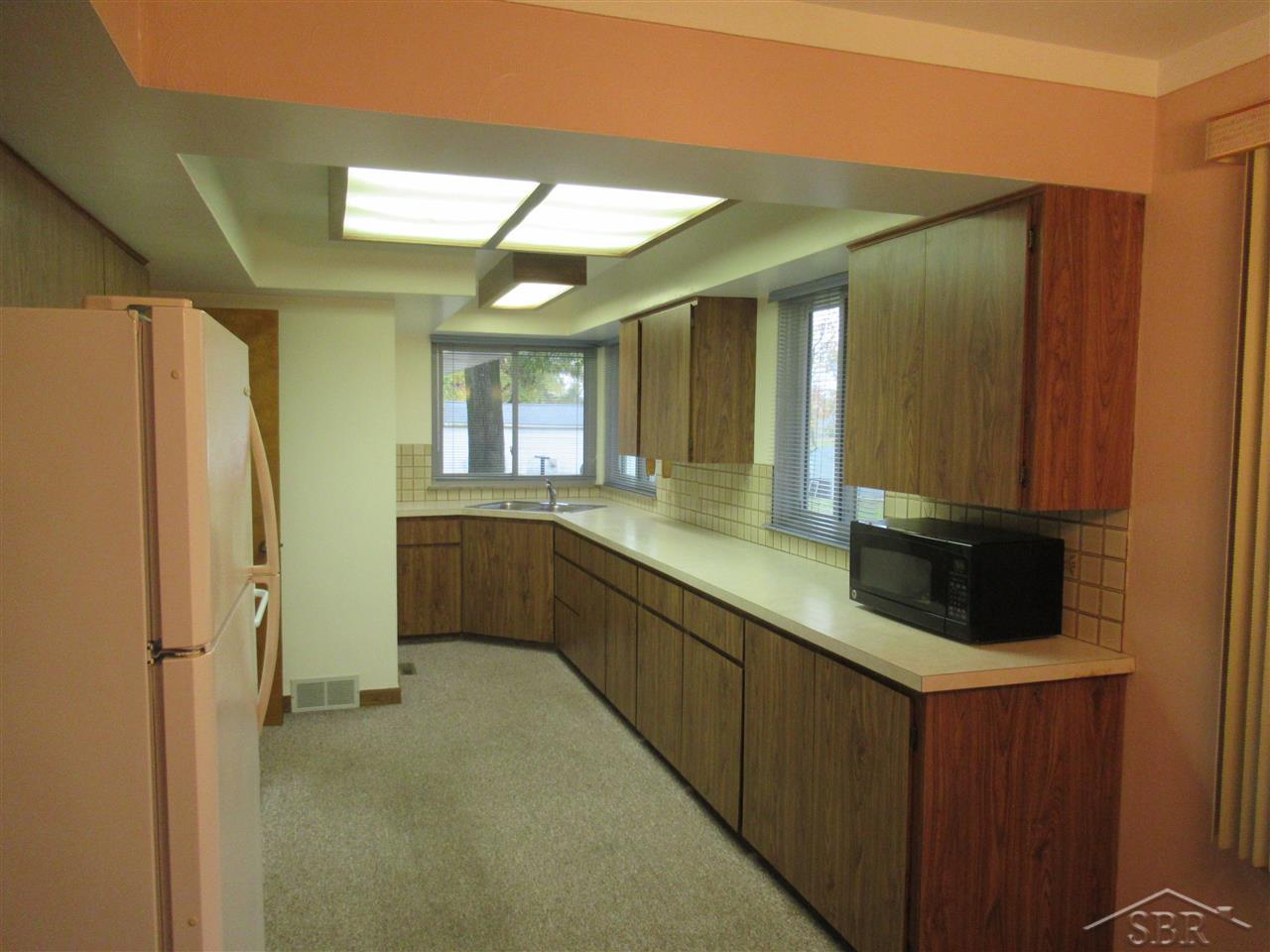 592 South Huron Road Linwood, MI 48634 - Photo 11 of 29 Kitchen