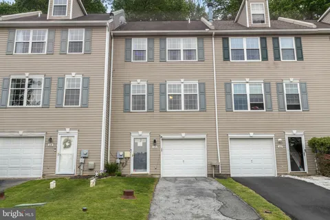$284,900 | 320 Andrew Circle, Coatesville, PA 19320