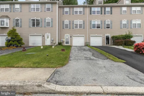 $284,900 | 320 Andrew Circle, Coatesville, PA 19320