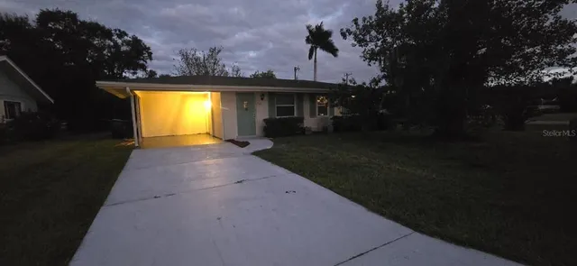 a view of a house with a backyard