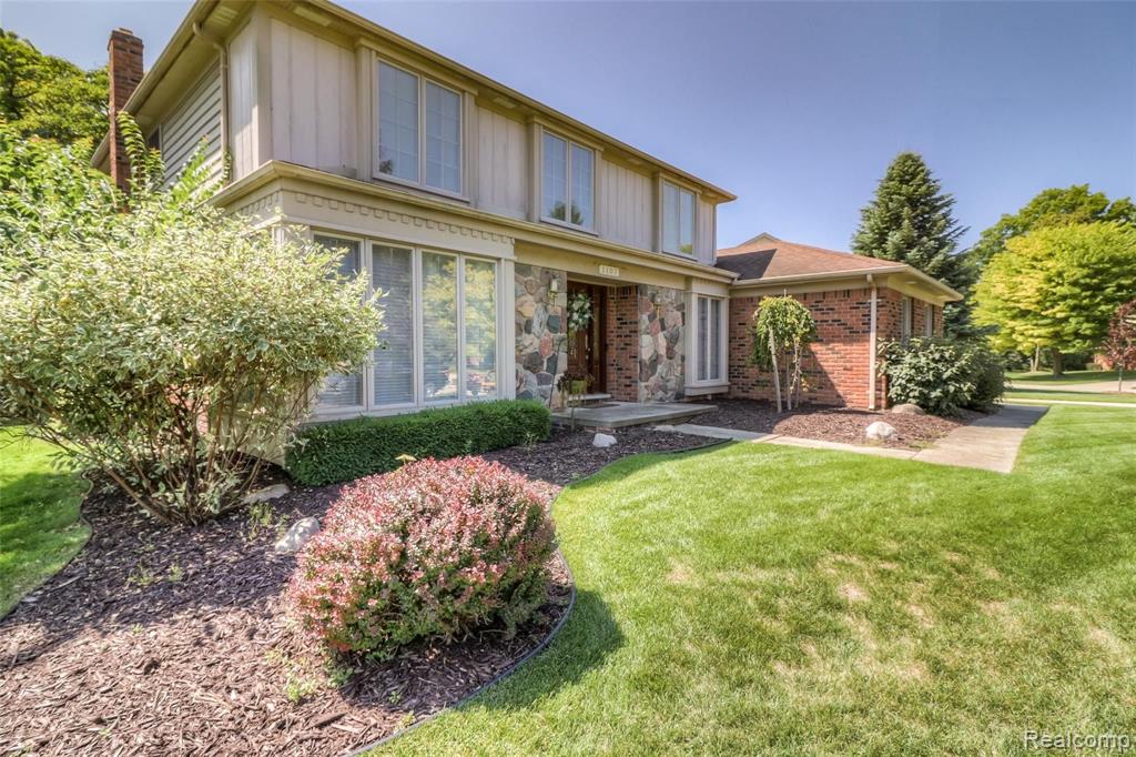 1107 Valley Stream Drive Rochester Hills, MI 48309 - Photo 2 of 50