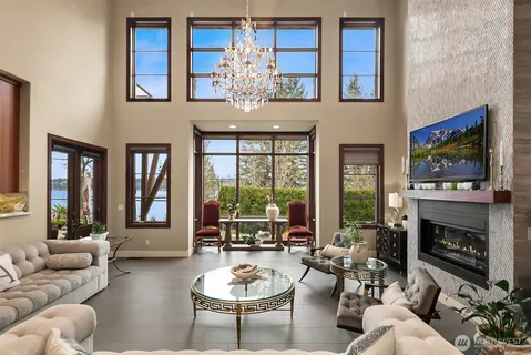 $4,600,000 | 1018 East Lake Sammamish Parkway Southeast, Sammamish, WA 98075