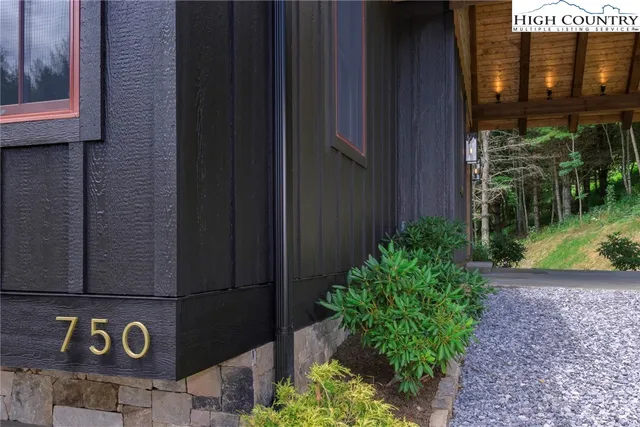 a view of a street sign in front of building
