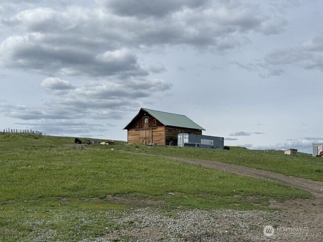 106 Bartroff Road Oroville, WA 98844 - Photo 4 of 38