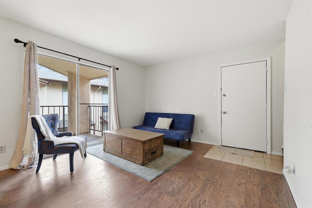 12818 Midway Road, Unit 2078 Dallas, TX 75244 - Photo 9 of 26 a living room with furniture and a window