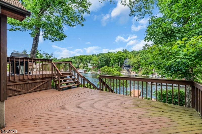 209 Squaw Trail Hopatcong, NJ 07821 - Photo 30 of 36