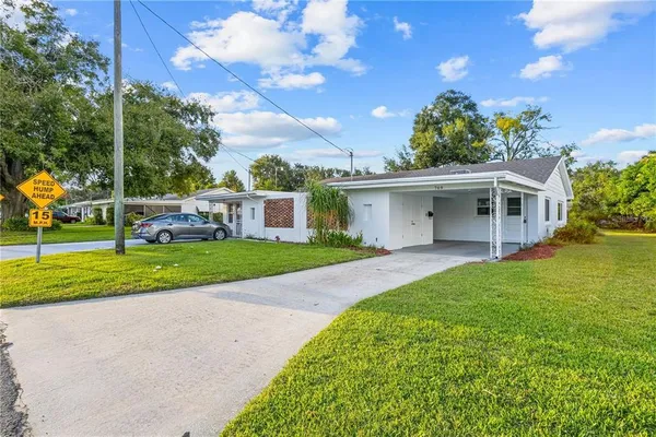 a view of a house with a yard