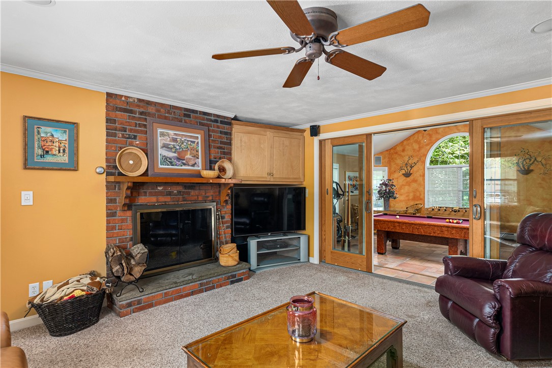 79 Ladderlook Road Warwick, RI 02886 - Photo 16 of 38 Family Room